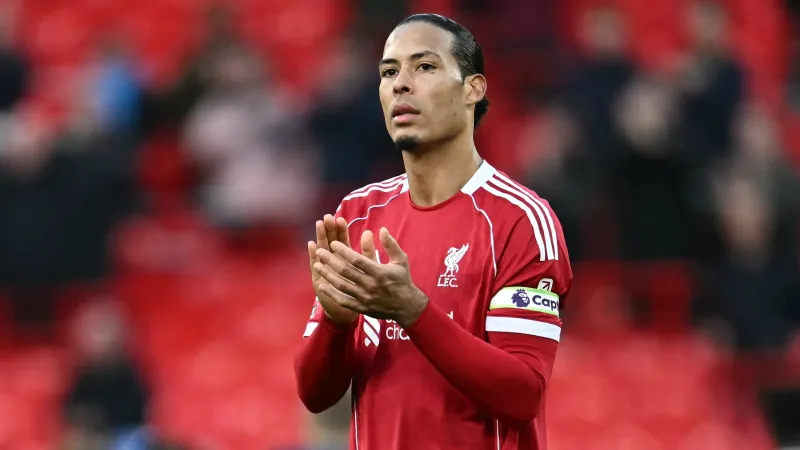 رويال أوك توربيون.. قطعة فاخرة تزين إطلالة فان دايك