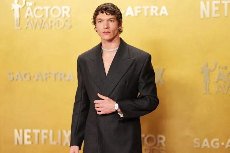 الفنان Connor Storrie.. نجم صاعد يعيد تعريف الأناقة الشبابية بذكاء