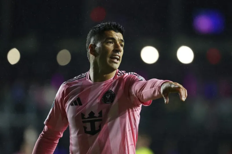 ليفربول ونيوكاسل يتنافسان على التعاقد مع لويس سواريز: من سيحسم الصفقة؟