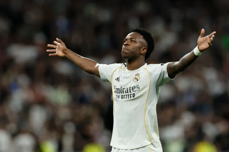 الوفاء لا ينتهي.. فينيسيوس يُسعد طفل فاسكيز بهدية خاصة