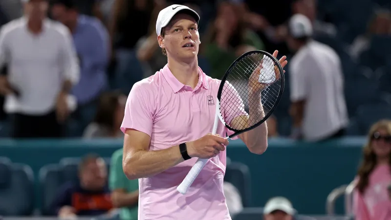 26 مجموعة متتالية بلا هزيمة.. سينر يكتب التاريخ في ميامي (فيديو)