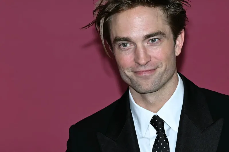 روبرت باتينسون يحسم الجدل التاريخي حول "Twilight".. سر "تيم جاكوب" الصادم! (فيديو)