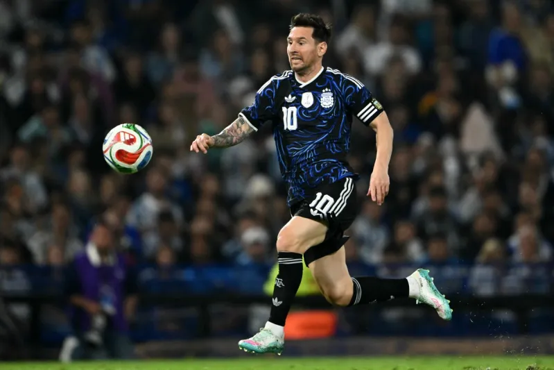 ليونيل ميسي أساسيًا أمام زامبيا: سكالوني يكشف عن استراتيجية التحضير لمونديال 2026