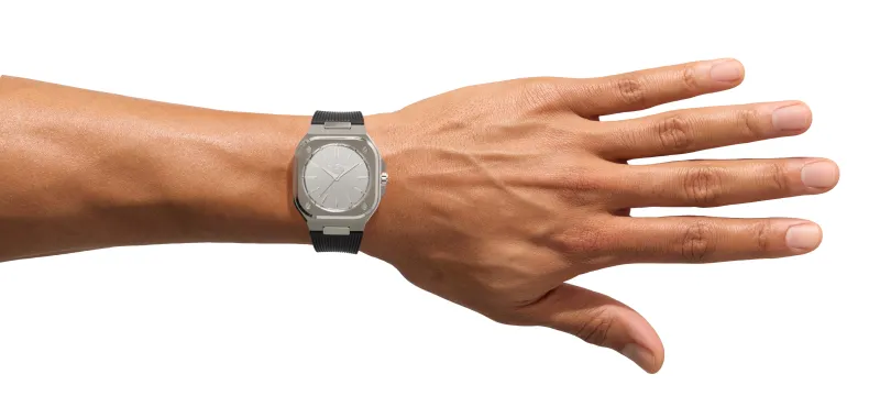 الساعة تحدد إيقاع الإطلالة ... اختيارات مدروسة لعطلة عيد الفطر