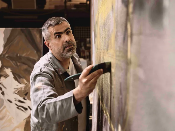 الفنان أحمد ماطر: الفن محاولة لفهم سؤال أكبر.. نقوش أمي علمتني أن الجمال ليس ترفًا