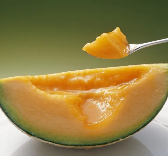 زوج من "شمام يوباري" يسجل سعرًا خياليًا في مزاد علني باليابان