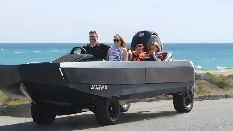 تقنية أمريكية تجعل القارب يغادر الماء دون مساعدة (فيديو)