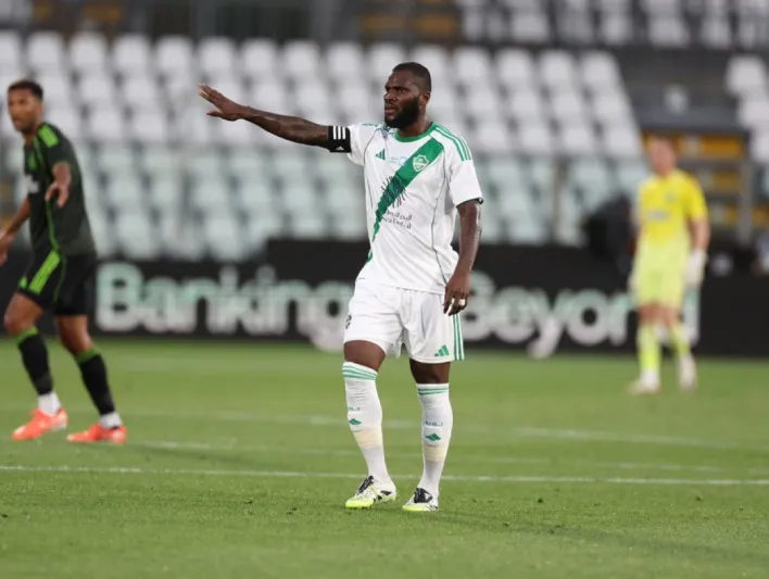 هل يرحل فرانك كيسي عن الأهلي السعودي مجانًا؟ 