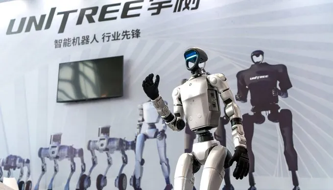 هل يمكن للروبوتات أن تكون خطرة؟ طفل يتعرض لصفعة مفاجئة (فيديو)