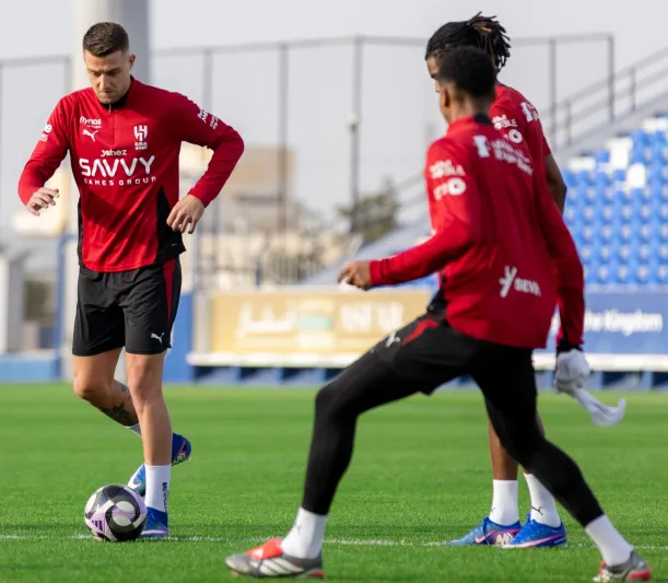 مفاجآت في تشكيلة الهلال أمام الفتح.. غيابات وعودة قوية لنجوم الفريق