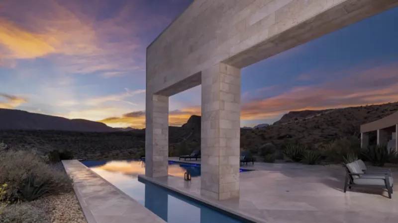 قصر مايكل مورتون الفاخر في لاس فيغاس للبيع.. اكتشف السعر المدهش!