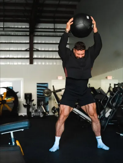 إليك الطريقة الأمثل لبناء أرجل فولاذية بأسلوب بطل مستر أولمبيا  (فيديو)