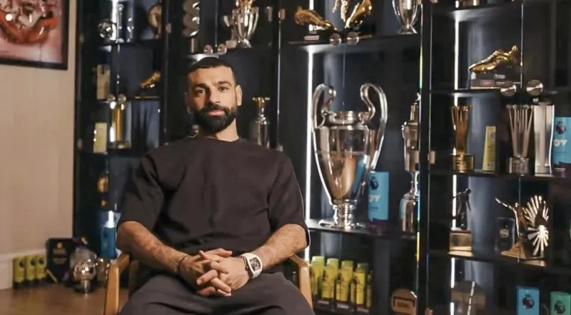 محمد صلاح يودّع ليفربول... وساعة ريتشارد ميل على معصمه تسرق الأنظار