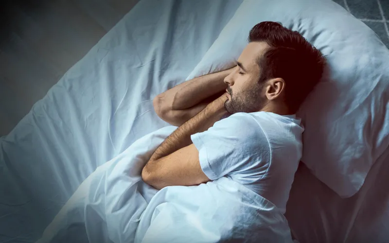 دور النوم الكافي في تقوية المناعة عند الرجال: أعمق مما تتخيل
