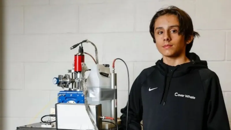 إنجاز علمي غير مسبوق.. طفل بعمر 12 عامًا يبني مفاعل نووي منزلي! (فيديو)