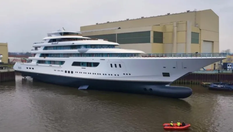 أغنى صاحب مطاعم في العالم يتهيأ لاستلام يخته العملاق "بوردووك"