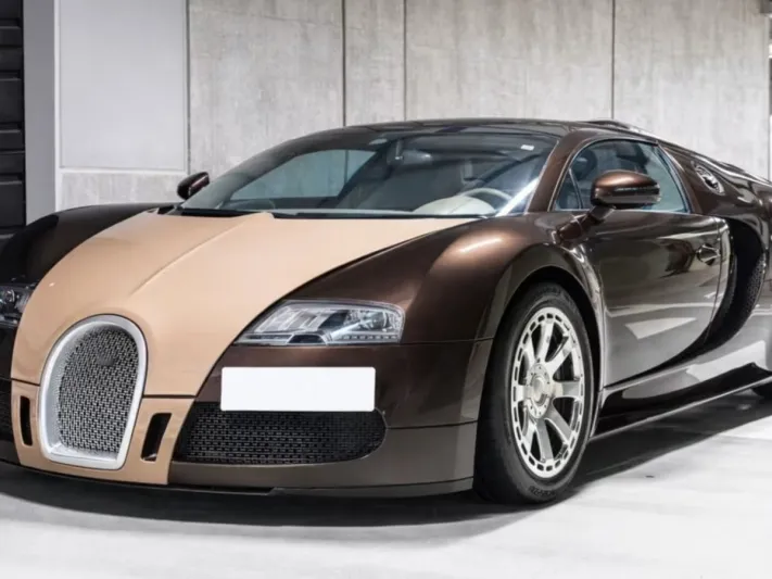 ملياردير ياباني يعرض سيارته بوغاتي فيرون هيرميس للبيع.. كم يبلغ سعرها؟