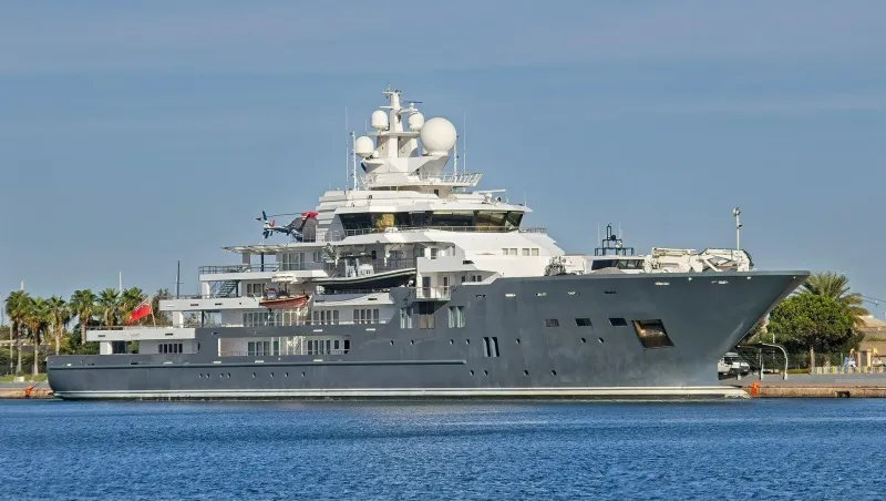 اليخت أندرو ميدا.. عملاق الاستكشاف النرويجي يتحدى الجليد بمواصفات ملكية (فيديو)