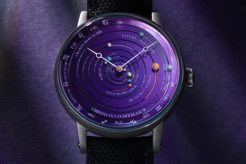 "ريفيوليوشن" و"كريستيان فان دير كلاو" تطلقان أعقد ساعة فلكية في العالم