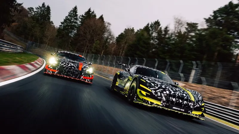 زلزال في عالم السرعة.. مرسيدس تبدأ اختبارات طراز بلاك سيريس في نوربورغرينغ (فيديو)