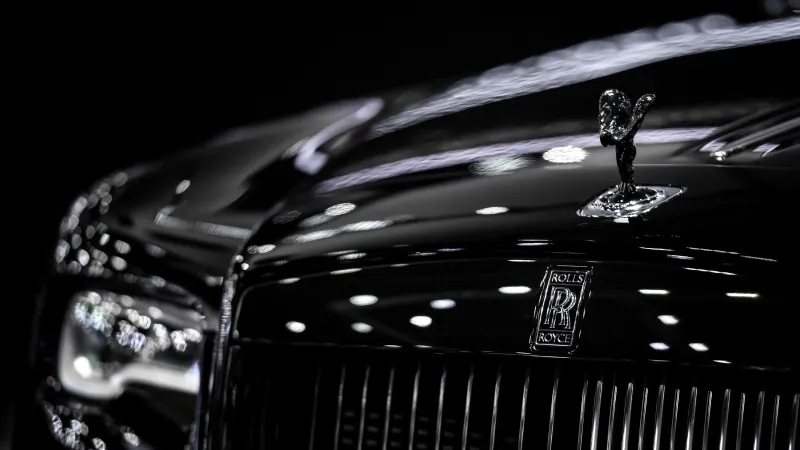 من "سويبتيل" إلى "دروب تيل".. ماذا تحمل رولز-رويس في نسختها الكهربائية؟