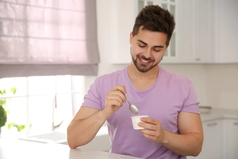 ماذا يحدث لسكر الدم عند أكل الزبادي اليوناني مع التوت؟