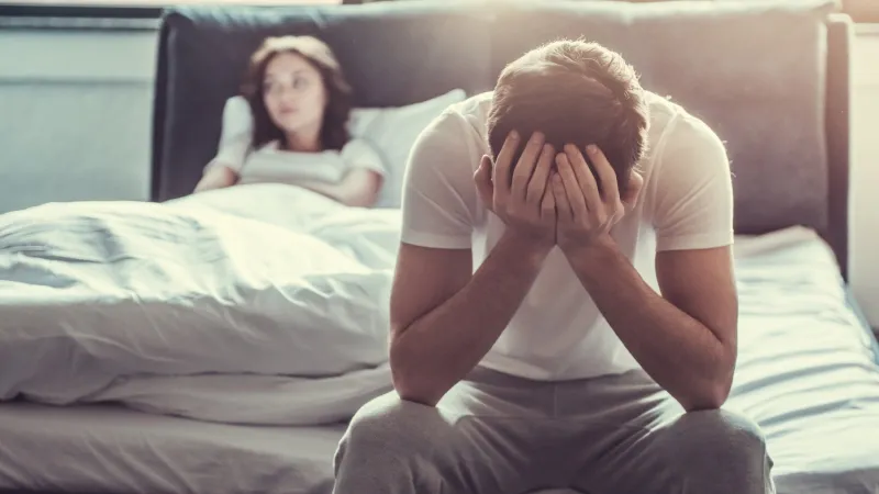 هل يعاني الرجال فعلًا الألم خلال العلاقة الزوجية؟