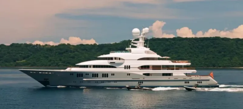 أغلى قصر عائم معروض للبيع.. كم بلغ سعر يخت Rocinante؟ (فيديو)