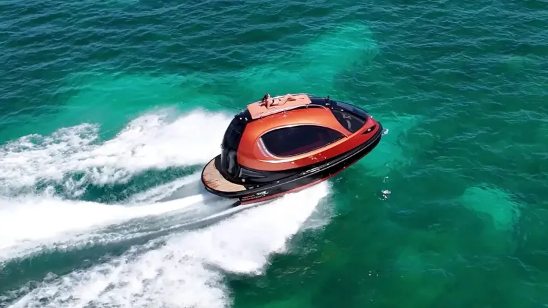 Jet Capsule.. "لازاريني" تكشف عن يختها الجديد (فيديو)