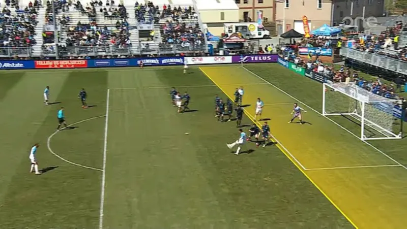 الهدف الأول في التاريخ بقانون التسلل الجديد: كيف غيّر فينغر قواعد اللعبة؟ (فيديو)