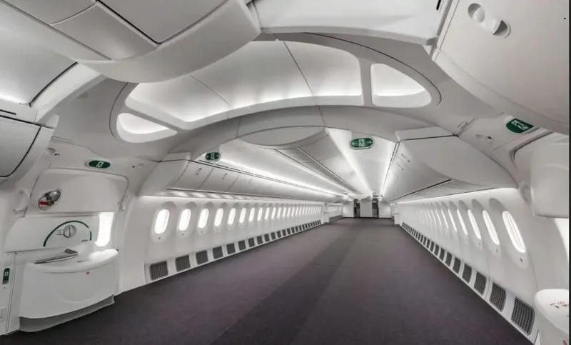 "بوينج 787 دريملاينر" كما لم تروها من قبل.. مساحة خالية في هيكلها الداخلي