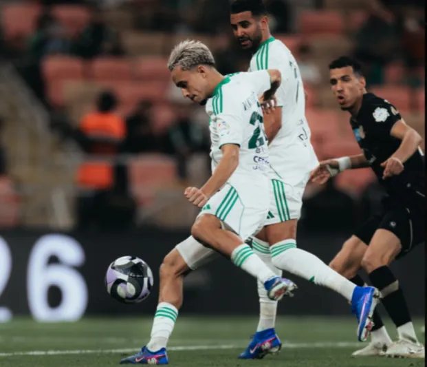 الأهلي يقتنص وصافة الدوري بعد الفوز على ضمك بـ3 أهداف (فيديو)