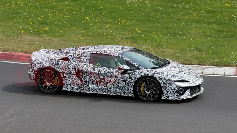 لامبورغيني Temerario Spyder تظهر في اختبارات سرية على حلبة "نوربورغرينغ"