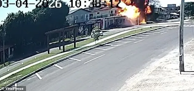 مشهد صادم أثار الرعب.. تحطم طائرة داخل مطعم (فيديو)