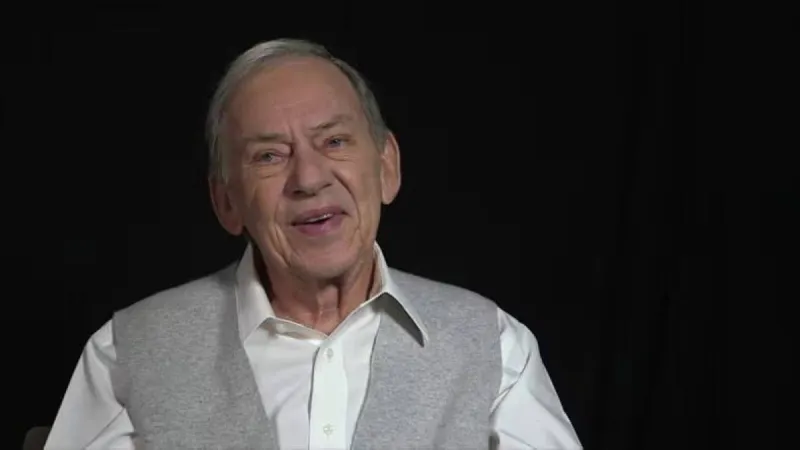 صفقة خيالية.. ملياردير إفريقي يبيع إمبراطوريته بهذا الرقم (فيديو)