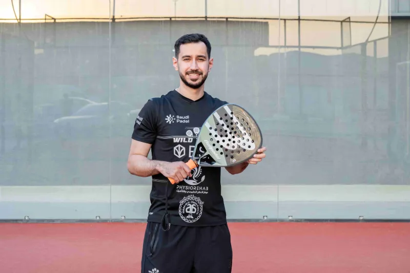 الكابتن حسن الخنيزي لـ"الرجل": القيم تصنع البطولات… والقائد يُختبر في التحديات لا في الاحتفالات