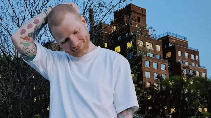 حلق شعره بالكامل.. ما سر إطلالة إد شيران الجديدة؟