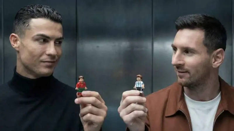 كم تقاضى رونالدو وميسي مقابل إعلان "ليغو" التاريخي؟ (فيديو)