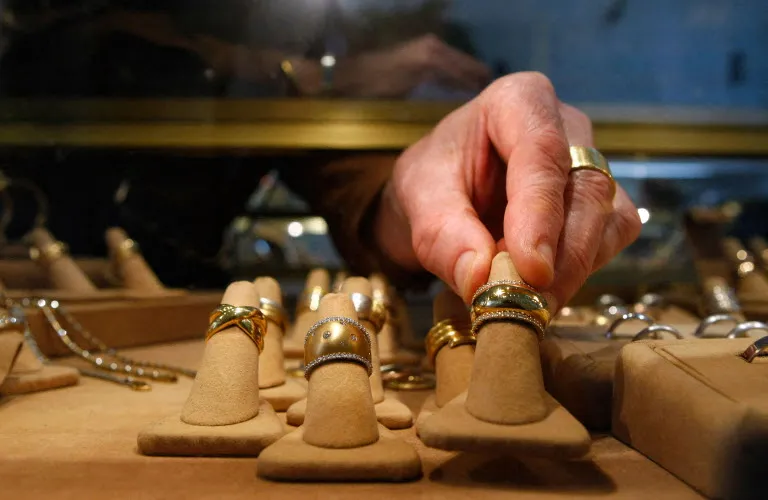 استقرار أسعار الذهب في السعودية اليوم الأحد 19 إبريل 2026