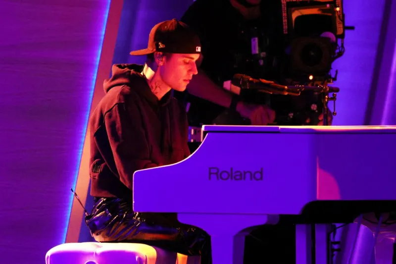 جاستن بيبر يحقق 15 مليون دولار من مبيعات علامته في "كوتشيلا 2026"