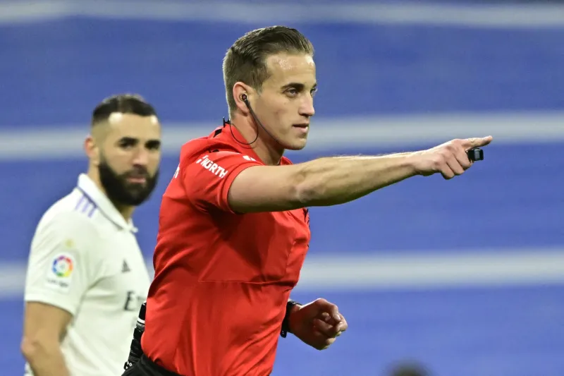 بسخرية لاذعة.. روبرتو كارلوس يعلق على تعيين ألبرولا روخاس حكمًا لنهائي كأس الملك