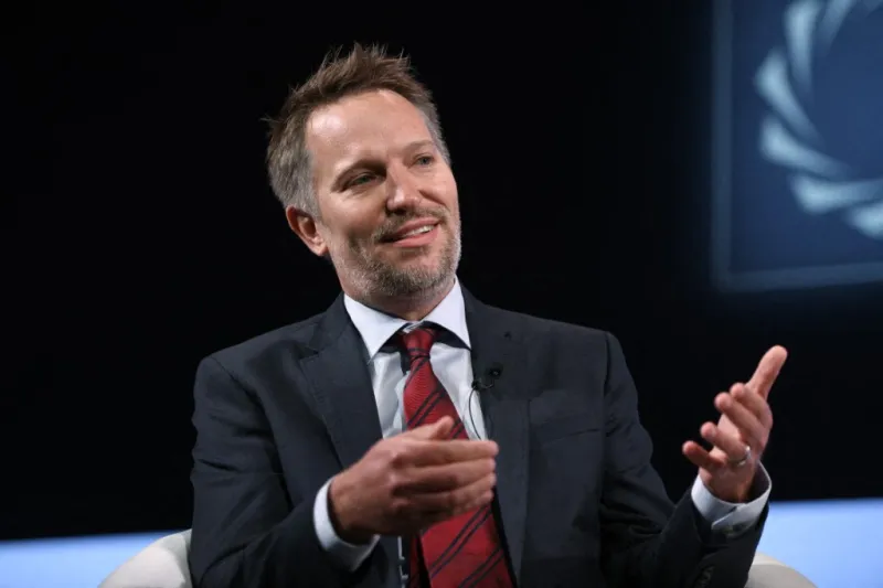 قيادة جديدة في لينكد إن.. شابيرو رئيسًا تنفيذيًا وروسلانسكي يقود تكامل الذكاء الاصطناعي