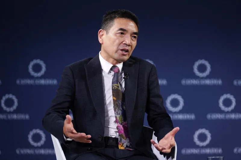 هل نستعد لوداع أسبوع العمل الخماسي؟ رئيس Zoom يتوقع تغييرات جذرية قريبًا