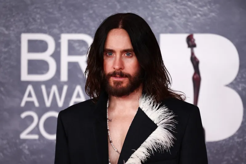 في سن الـ54: كيف حافظ جاريد ليتو على شبابه ورشاقته؟