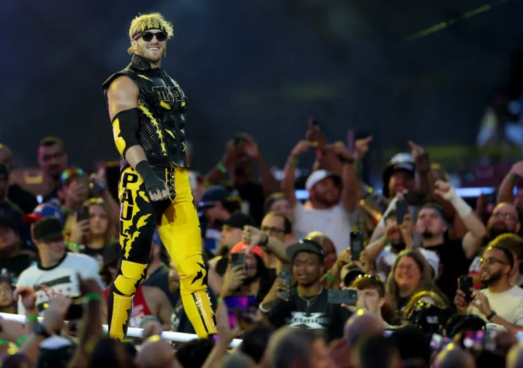 من السوشيال ميديا إلى حلبة المصارعة.. مشاهير الإنترنت في عالم WWE