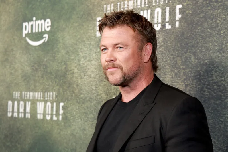 لوك هيمسورث في اعتراف صادم: شهرة أشقائي عرقلت مسيرتي في هوليوود!