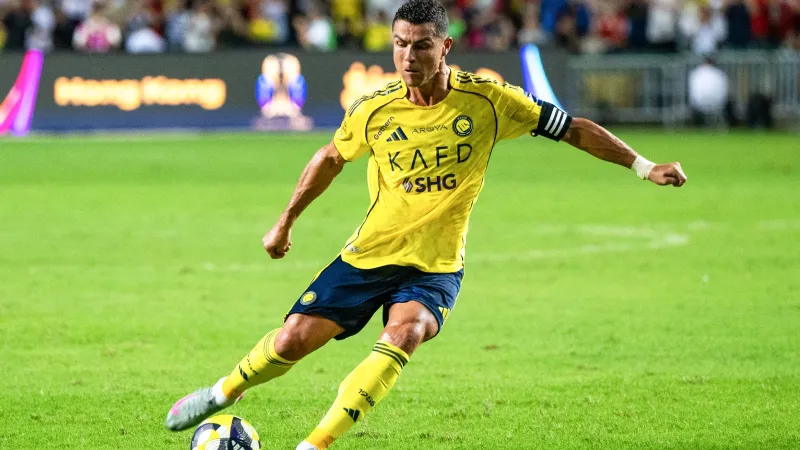 عودة الأسطورة.. رونالدو يقود "العالمي" أمام النجمة (فيديو)