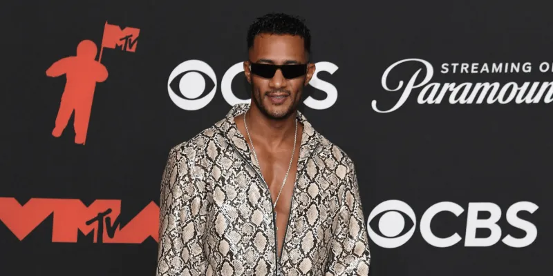 بعد الأكشن.. محمد رمضان يقتحم عالم الرومانسية بأغنية "جميلة" (فيديو)