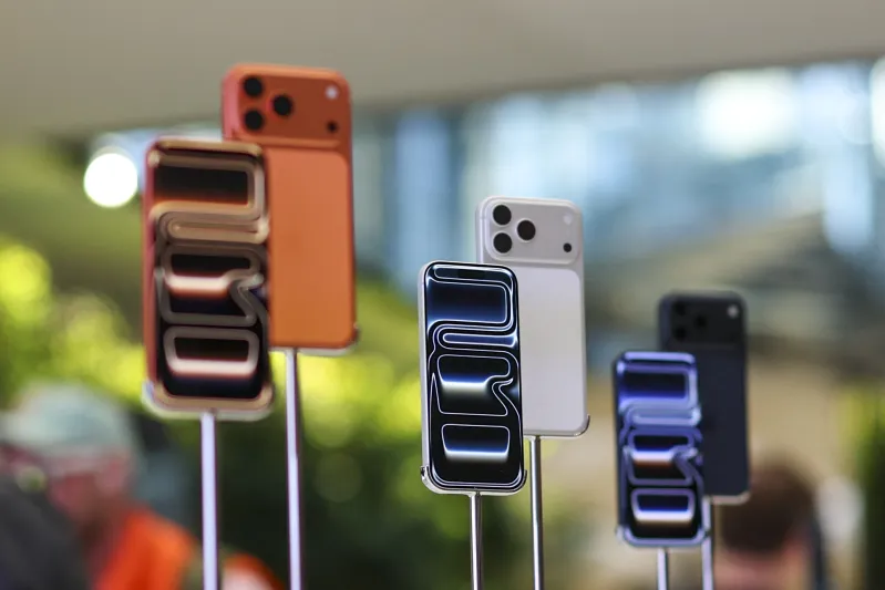 بعد سنوات من الانتظار.. آبل تبدأ إنتاج أول آيفون قابل للطي