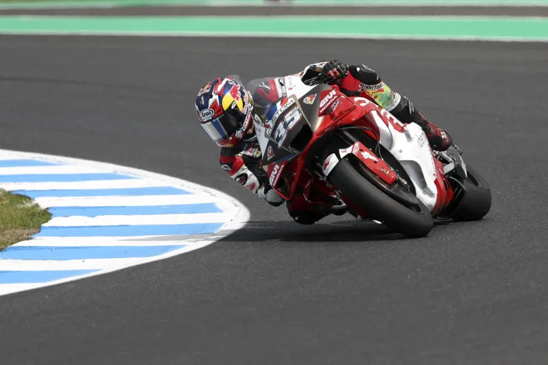 العلم الأحمر يوقف تجارب السوبر بايك بسبب حادث مروّع (فيديو)